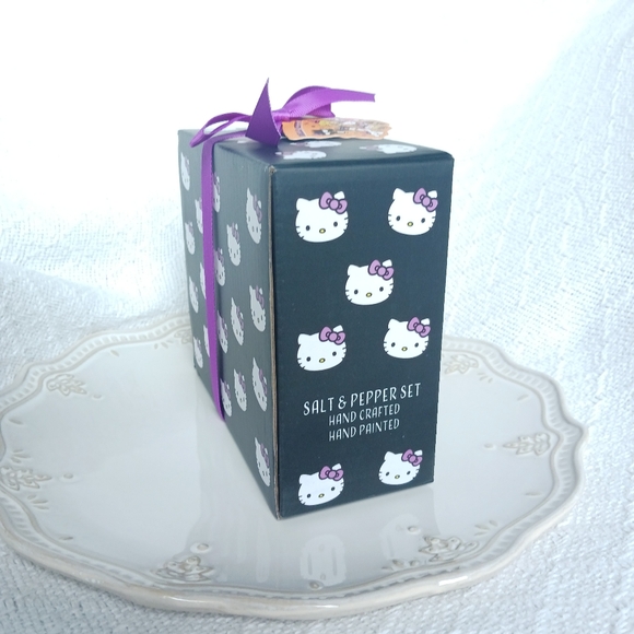 Blue Sky Hello Kitty by Sanrio Halloween Salt and Pepper Shaker Set - Picture 4 of 10